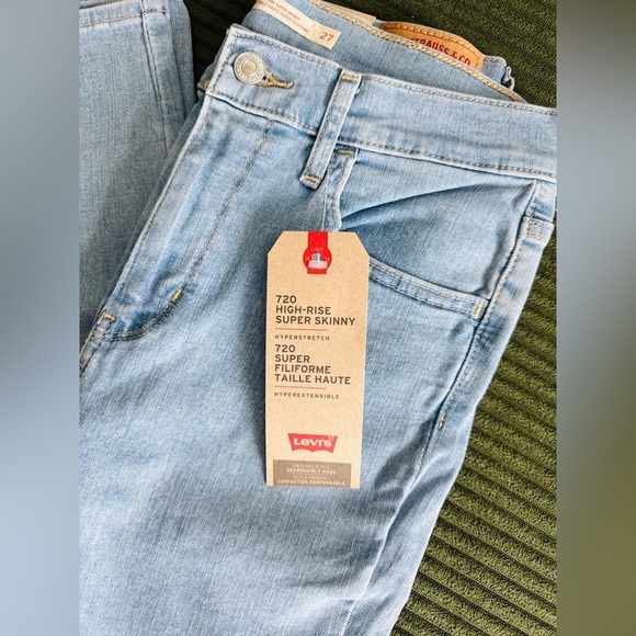 Levi's Denim - BRAND NEW WITH TAGS — Levi’s 720 High-Rise Super Skinny Jeans (Size 27)